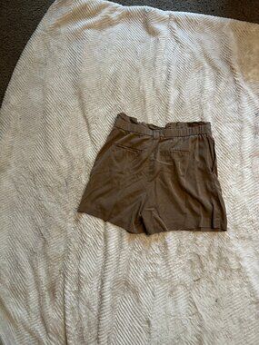 BANANA REPUBLIC HIGH WAISTED SHORTS